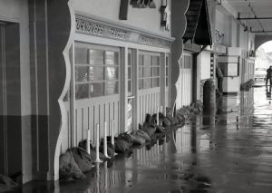 The pie shop in the colonnade (during a winter storm), 1958