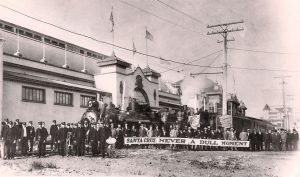 Boomer train and Boomers posing outside the Plunge, 1909