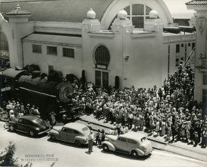 Arrival of Southern Pacific Sun Tan Special at Beach