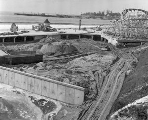Construction of the seawall and lower end, 1960