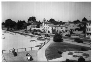 The Casa del Rey Apartments (La Bahia) as they appeared in 1936.